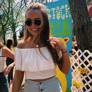 Meet your Posher, Caroline